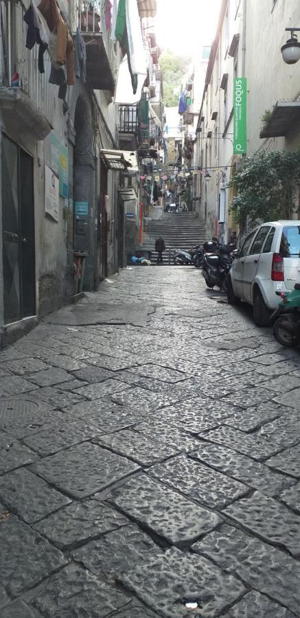 B&B Ruffo Nel Cuore Di Napoli Luaran gambar