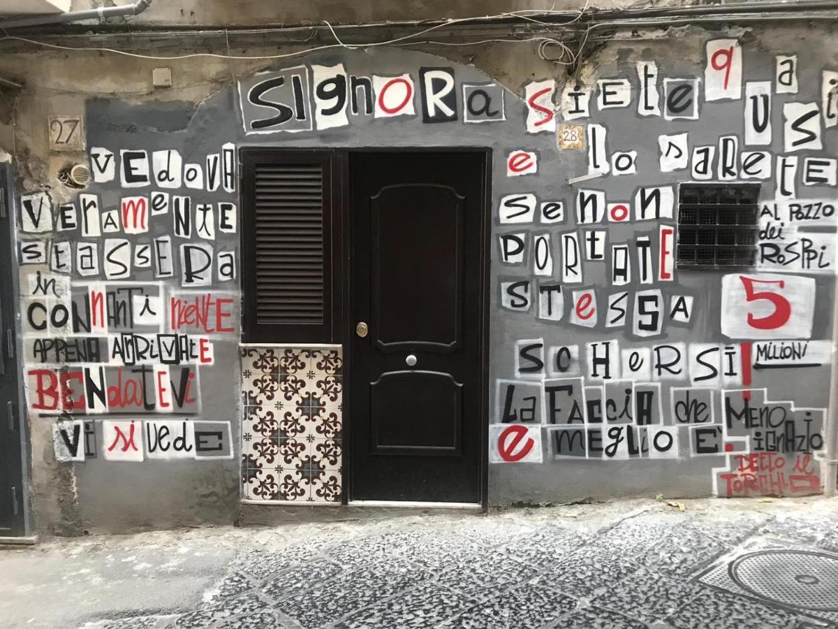 B&B Ruffo Nel Cuore Di Napoli Luaran gambar